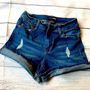 Fashion nova size 3 Jean shorts